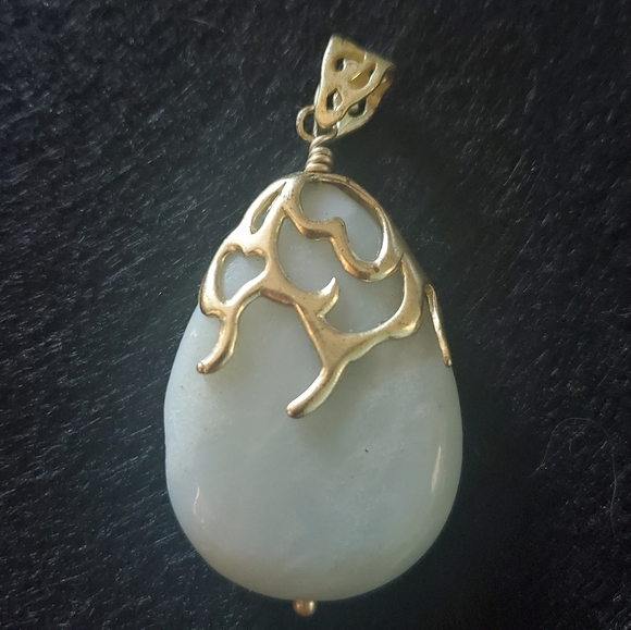 Jewelry - Jade pendant